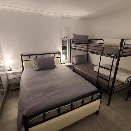 Ifield Roomz-Gatwick-London-Airport Parking-Travel Service מראה חיצוני תמונה