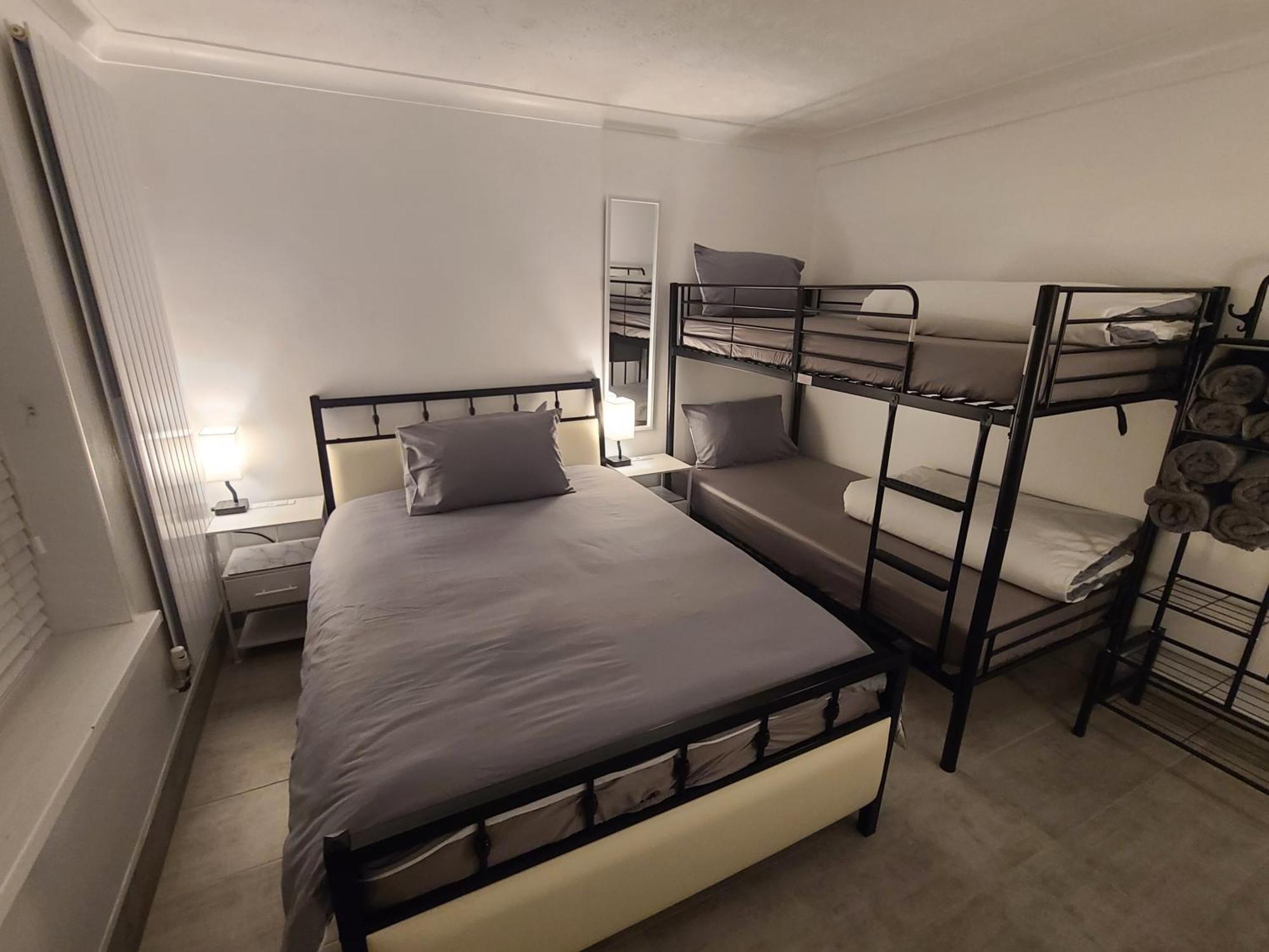 Ifield Roomz-Gatwick-London-Airport Parking-Travel Service מראה חיצוני תמונה