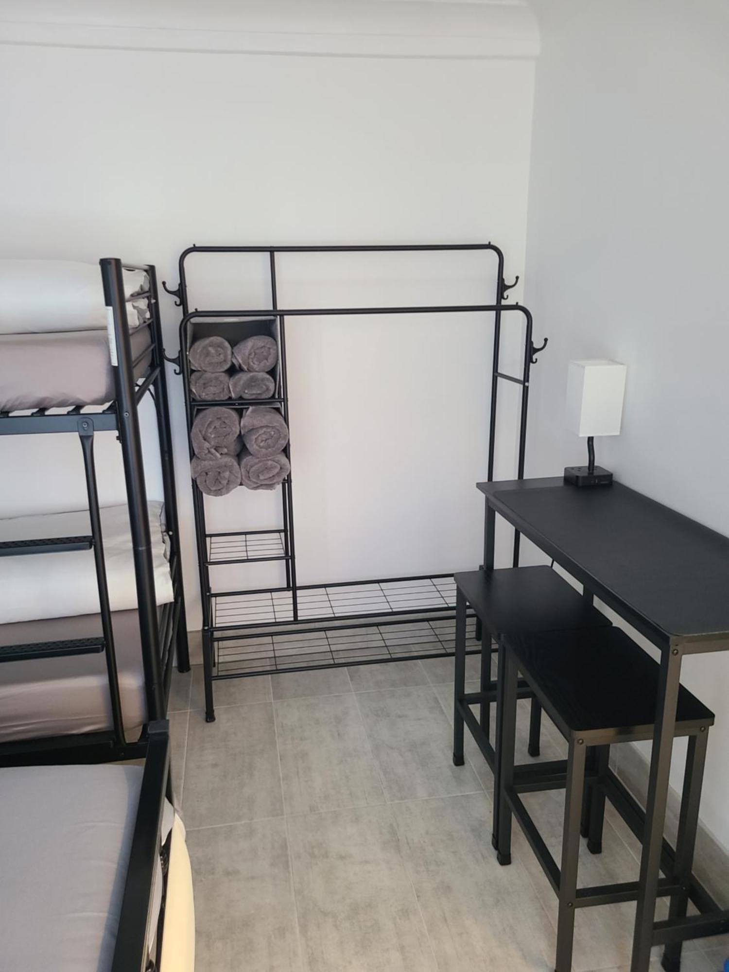 Ifield Roomz-Gatwick-London-Airport Parking-Travel Service מראה חיצוני תמונה