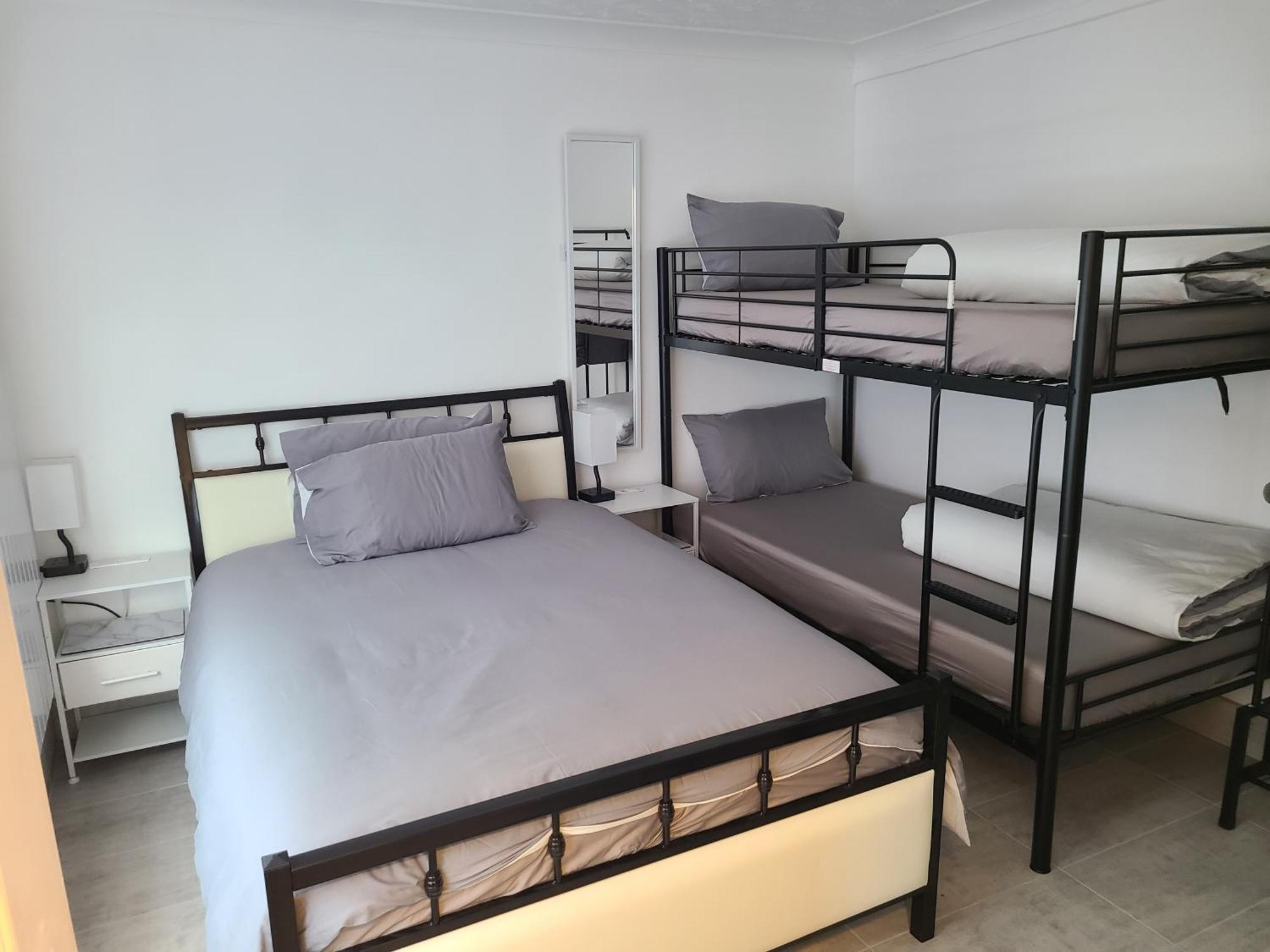 Ifield Roomz-Gatwick-London-Airport Parking-Travel Service מראה חיצוני תמונה